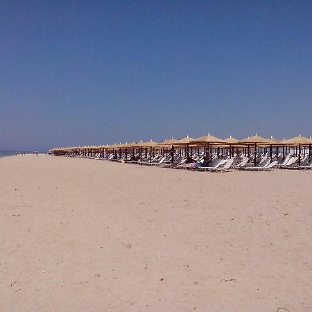 Apartment 60M From Sea! Nea Kallikrateia Dış mekan fotoğraf